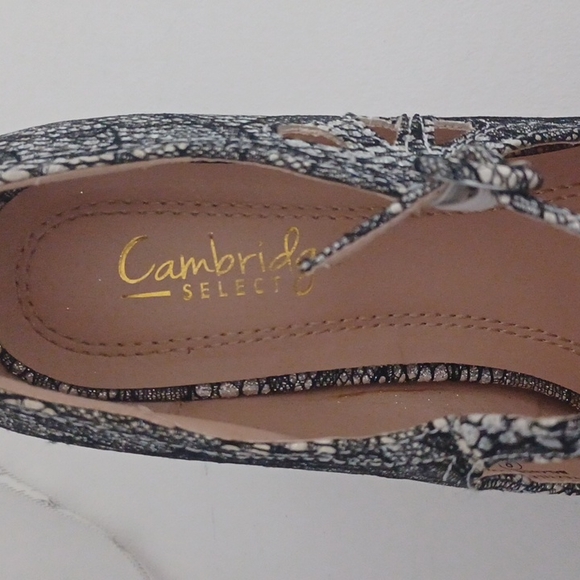 Cambridge Select, size 9, black and silver heels - Picture 5 of 5